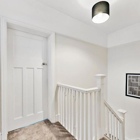 브리스틀 Stunning 4-Bed - Garden - Sleeps 14 빌라 외부 사진