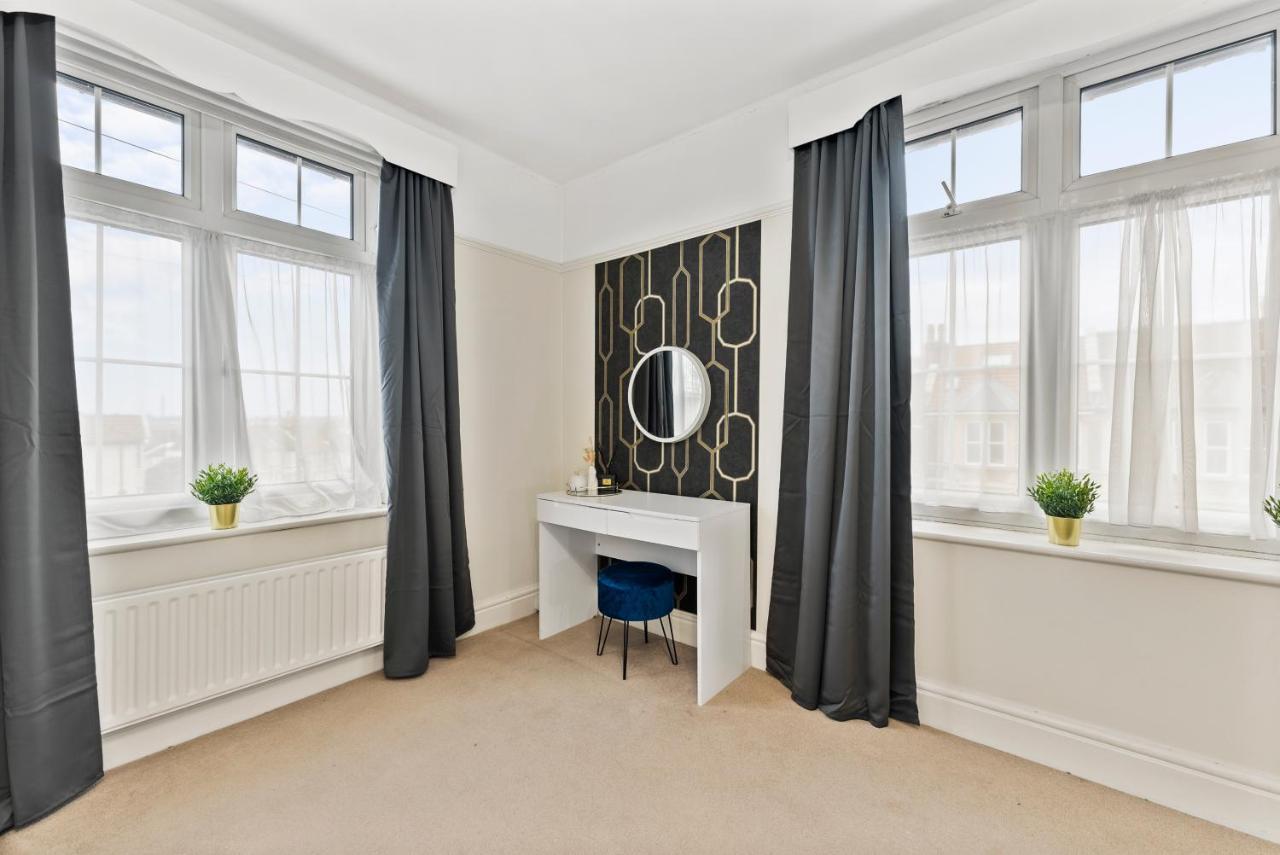 브리스틀 Stunning 4-Bed - Garden - Sleeps 14 빌라 외부 사진