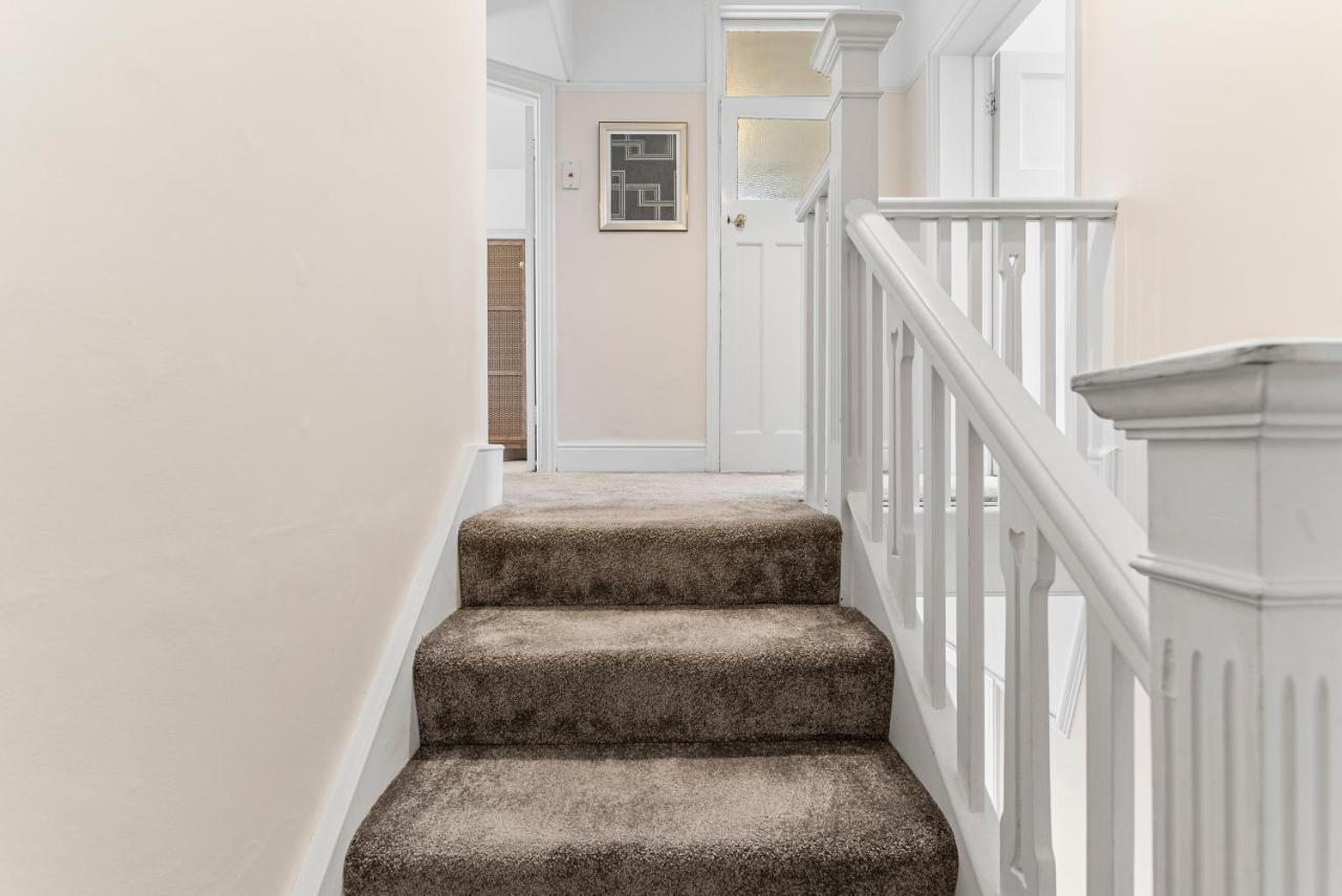 브리스틀 Stunning 4-Bed - Garden - Sleeps 14 빌라 외부 사진