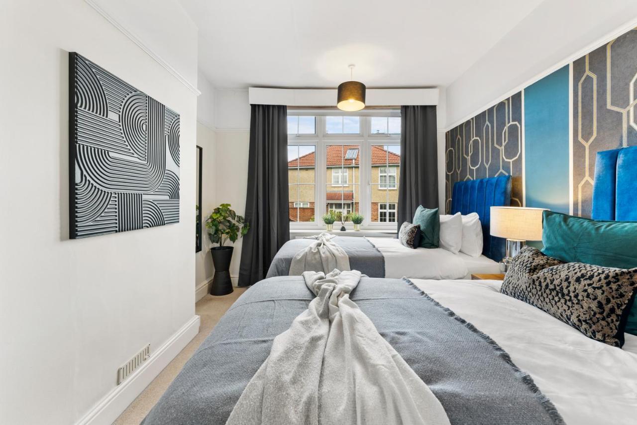 브리스틀 Stunning 4-Bed - Garden - Sleeps 14 빌라 외부 사진