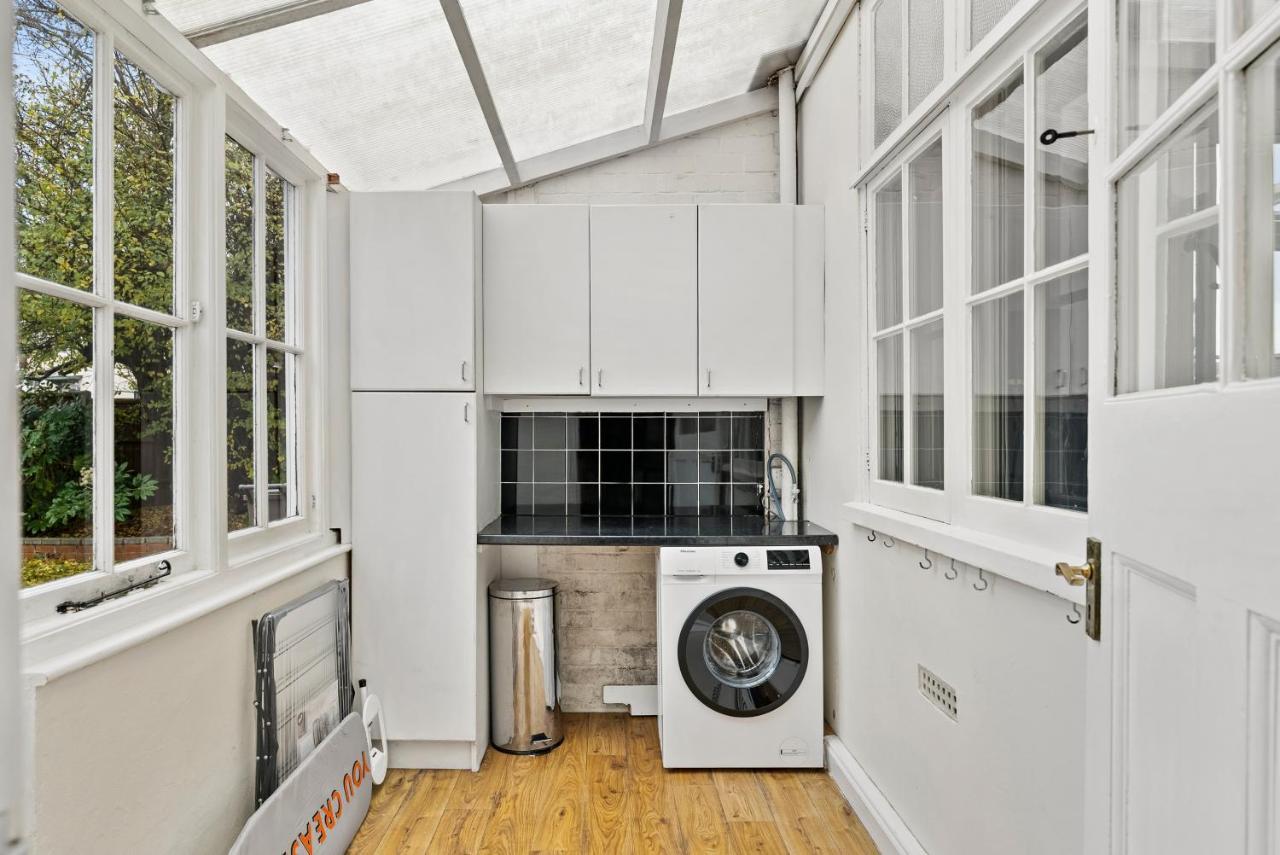 브리스틀 Stunning 4-Bed - Garden - Sleeps 14 빌라 외부 사진