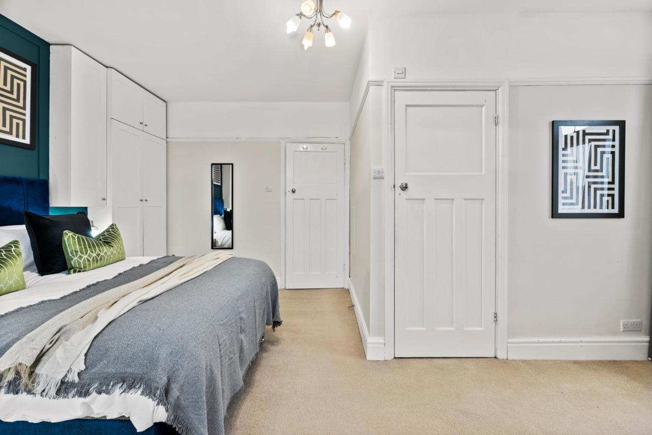 브리스틀 Stunning 4-Bed - Garden - Sleeps 14 빌라 외부 사진