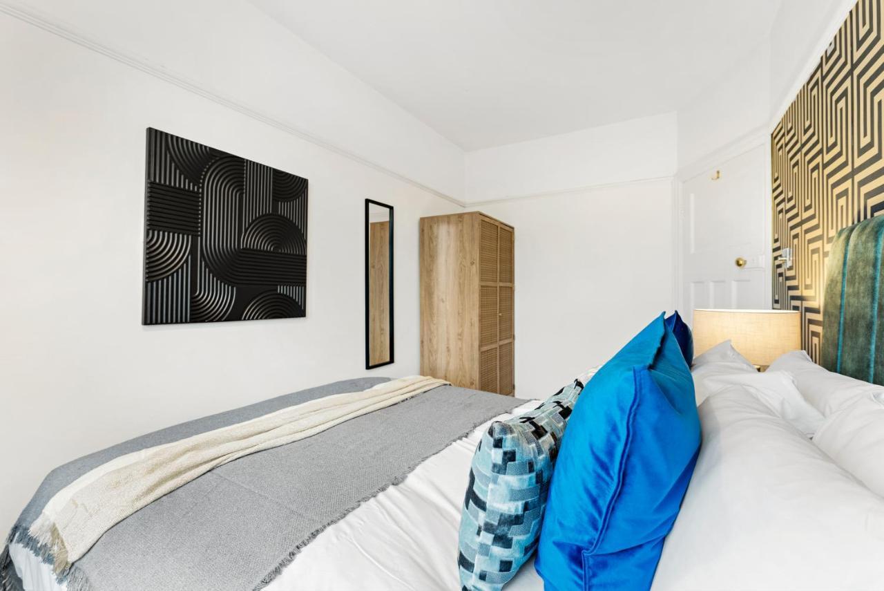 브리스틀 Stunning 4-Bed - Garden - Sleeps 14 빌라 외부 사진