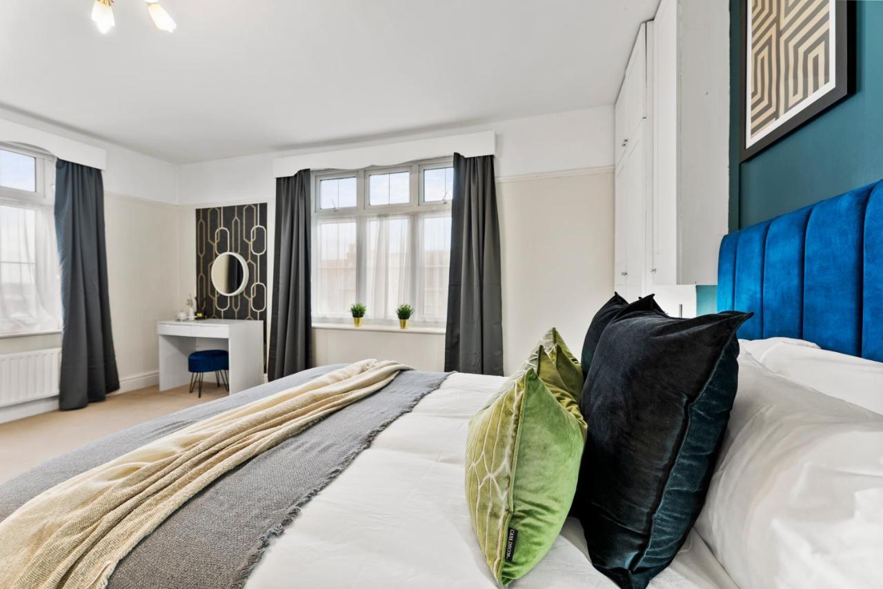 브리스틀 Stunning 4-Bed - Garden - Sleeps 14 빌라 외부 사진