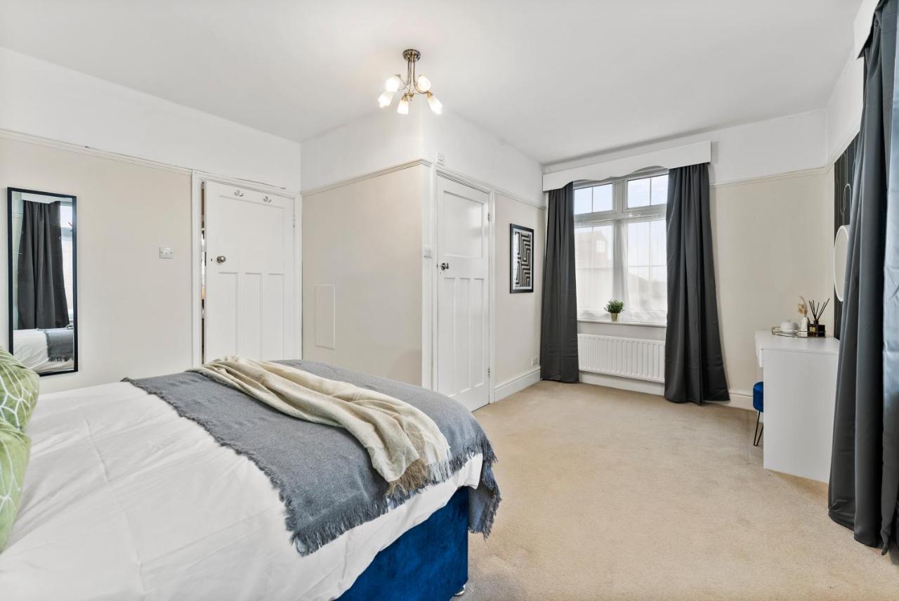 브리스틀 Stunning 4-Bed - Garden - Sleeps 14 빌라 외부 사진