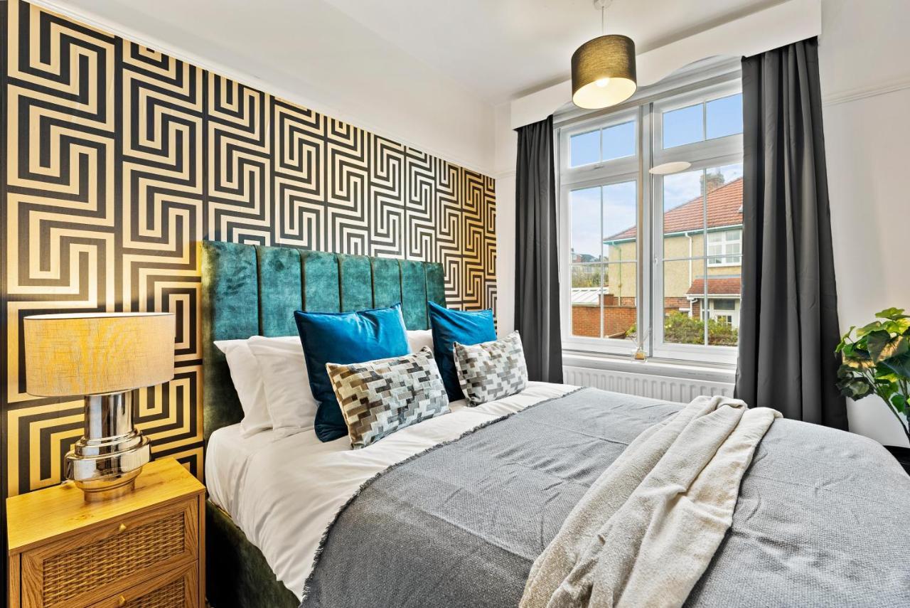 브리스틀 Stunning 4-Bed - Garden - Sleeps 14 빌라 외부 사진