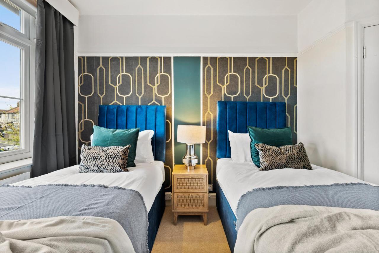 브리스틀 Stunning 4-Bed - Garden - Sleeps 14 빌라 외부 사진