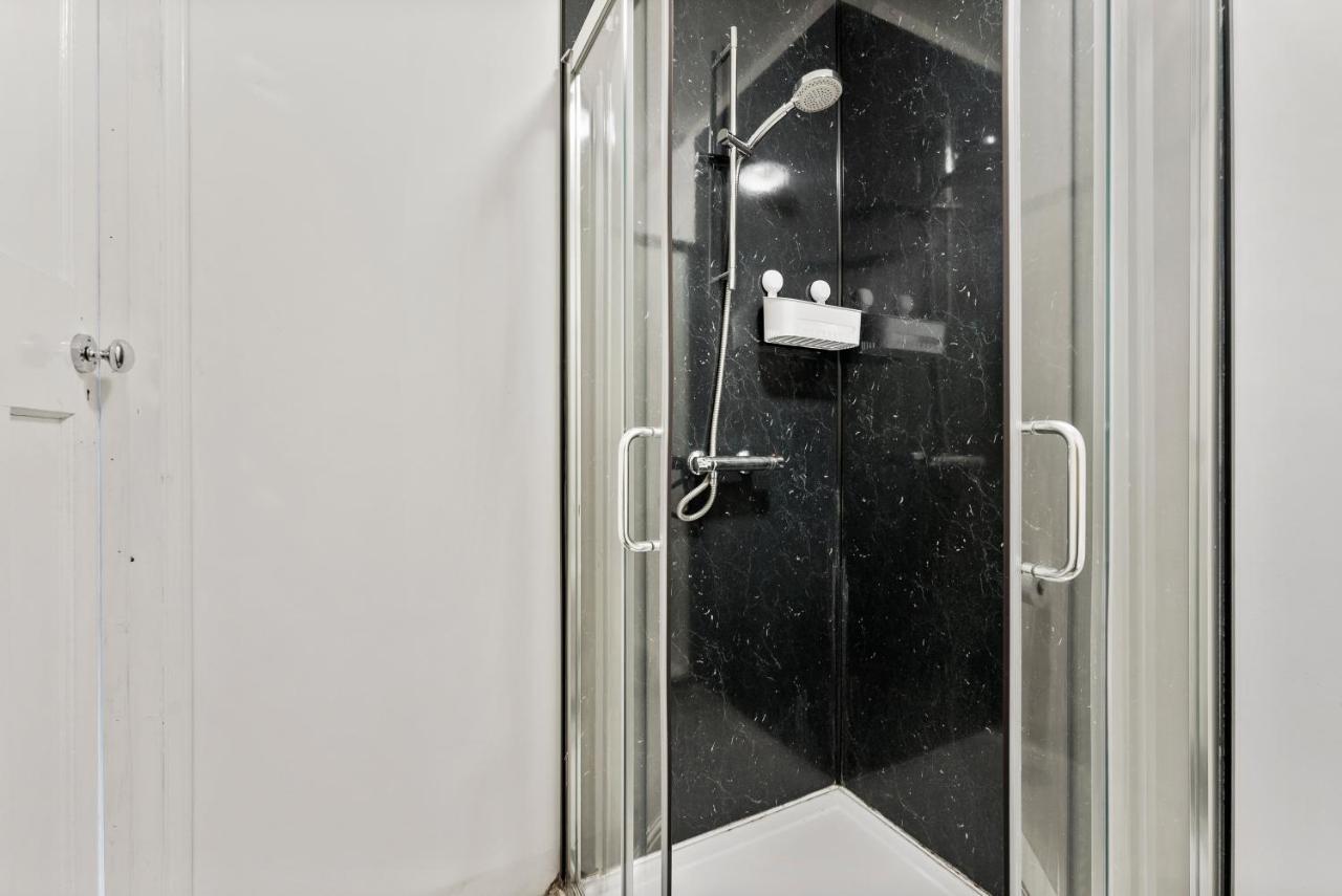 브리스틀 Stunning 4-Bed - Garden - Sleeps 14 빌라 외부 사진