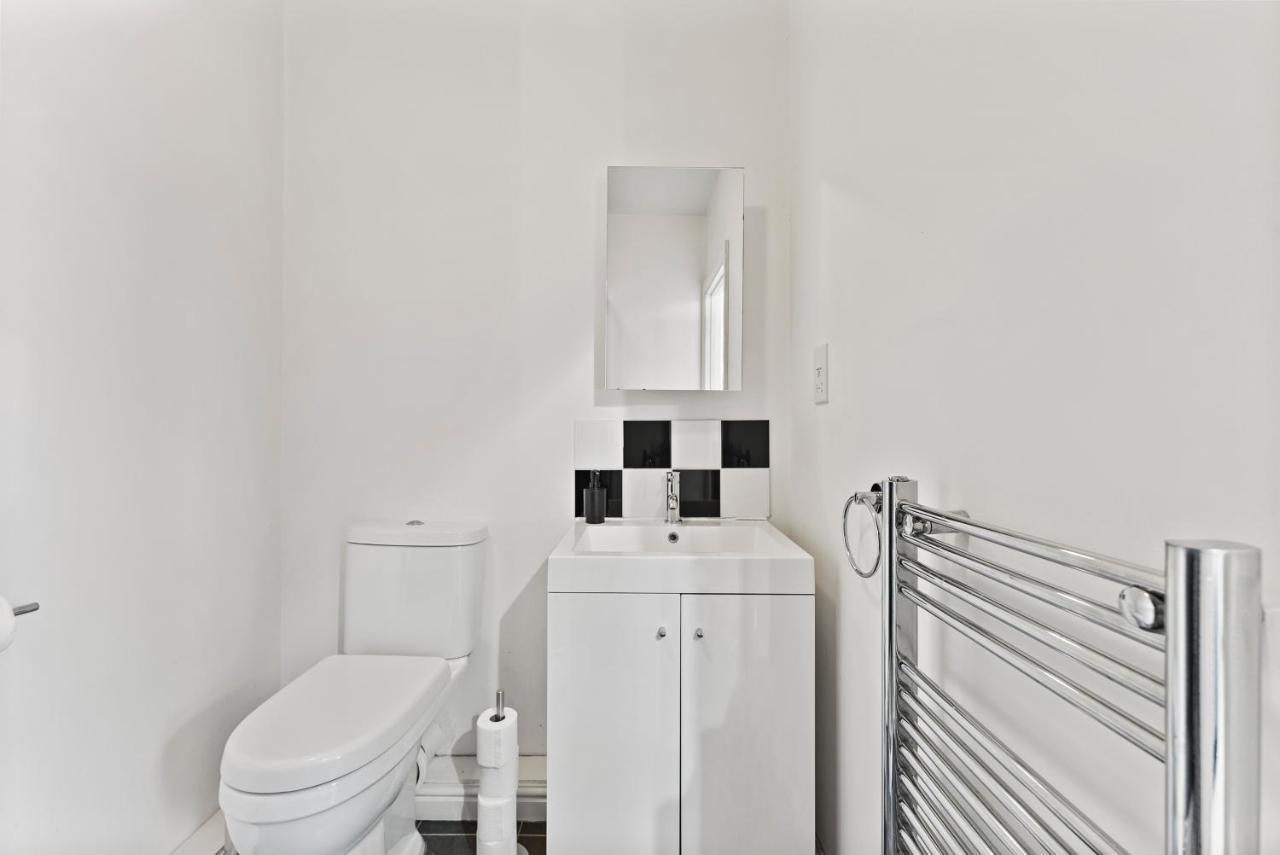 브리스틀 Stunning 4-Bed - Garden - Sleeps 14 빌라 외부 사진