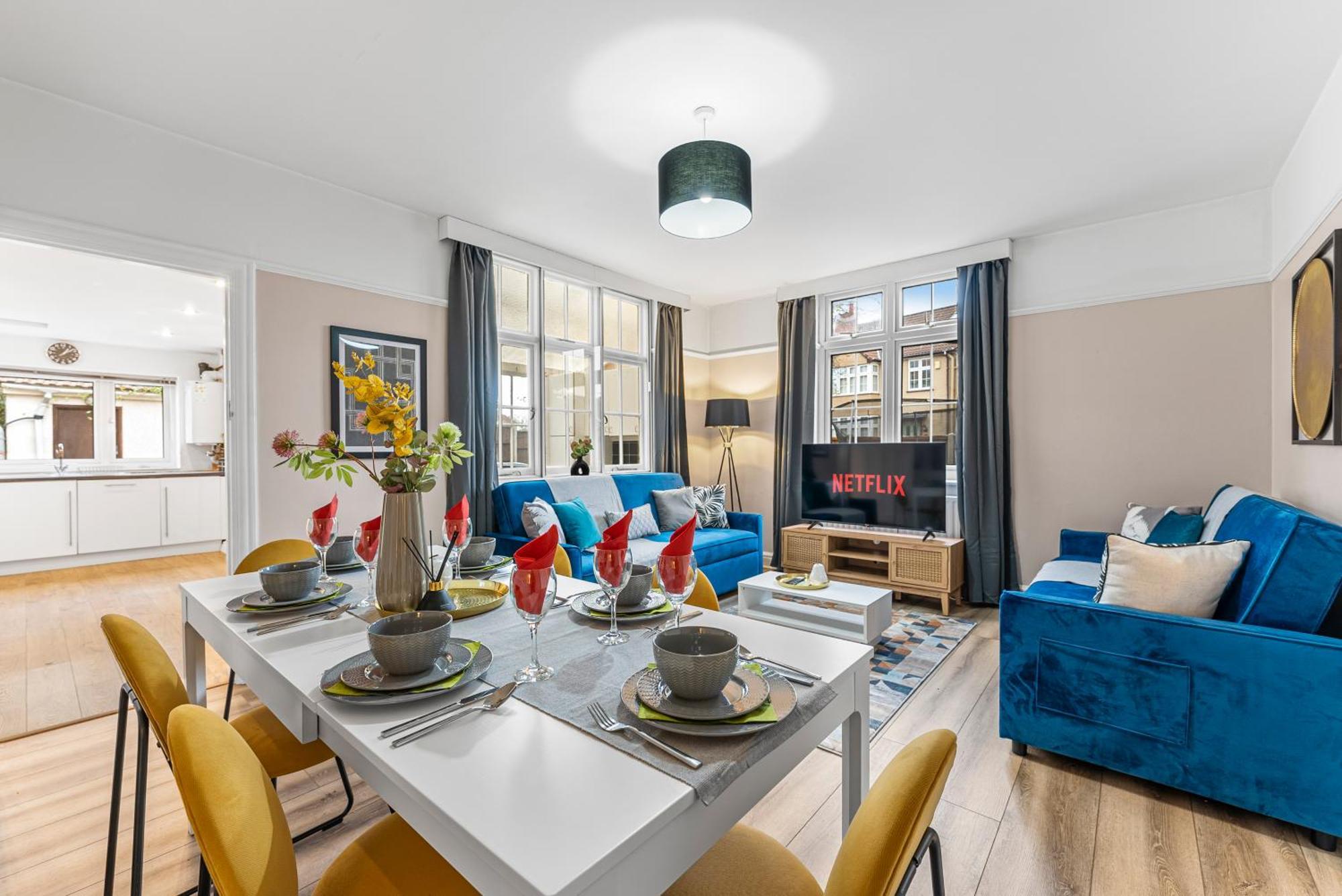 브리스틀 Stunning 4-Bed - Garden - Sleeps 14 빌라 외부 사진