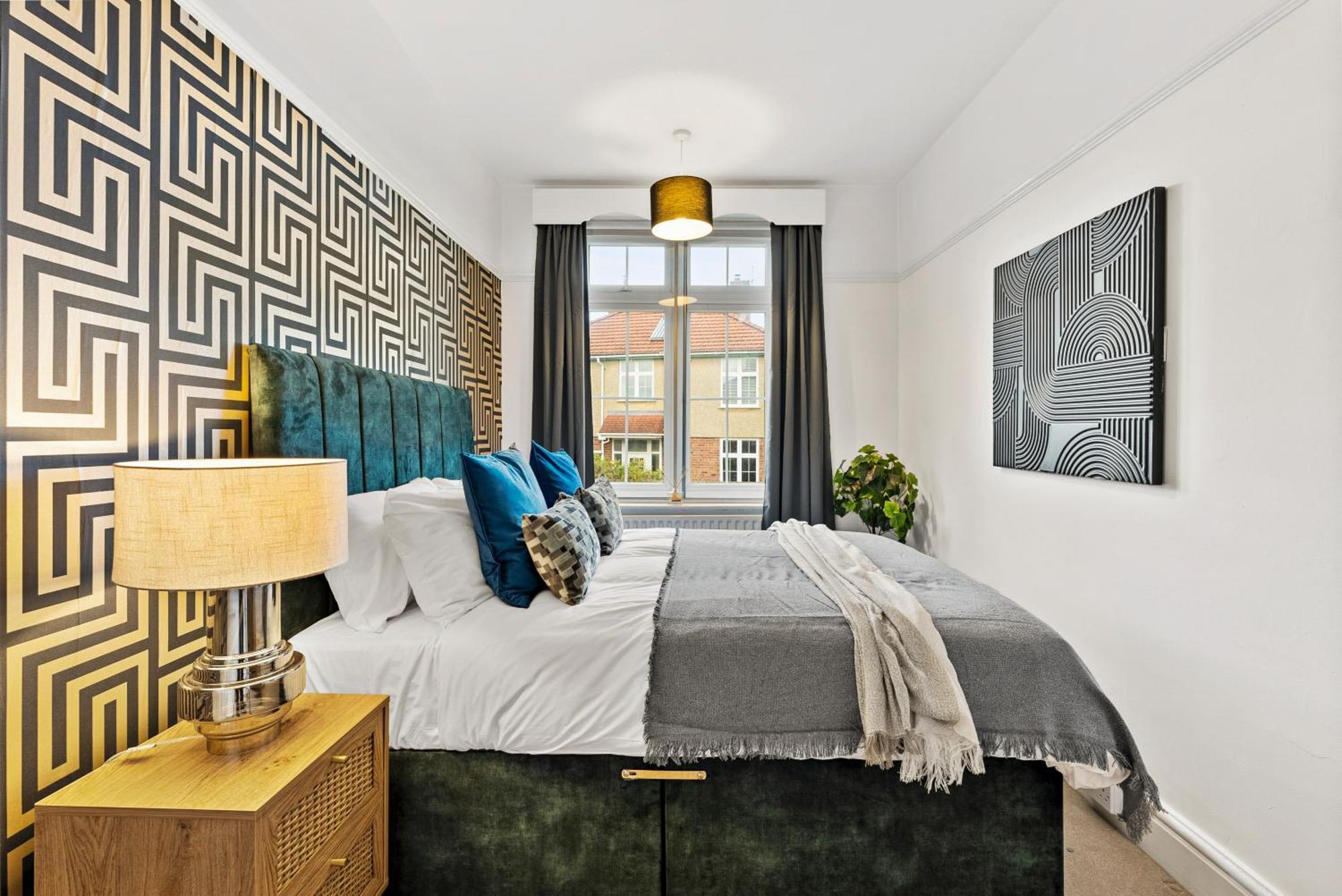 브리스틀 Stunning 4-Bed - Garden - Sleeps 14 빌라 외부 사진